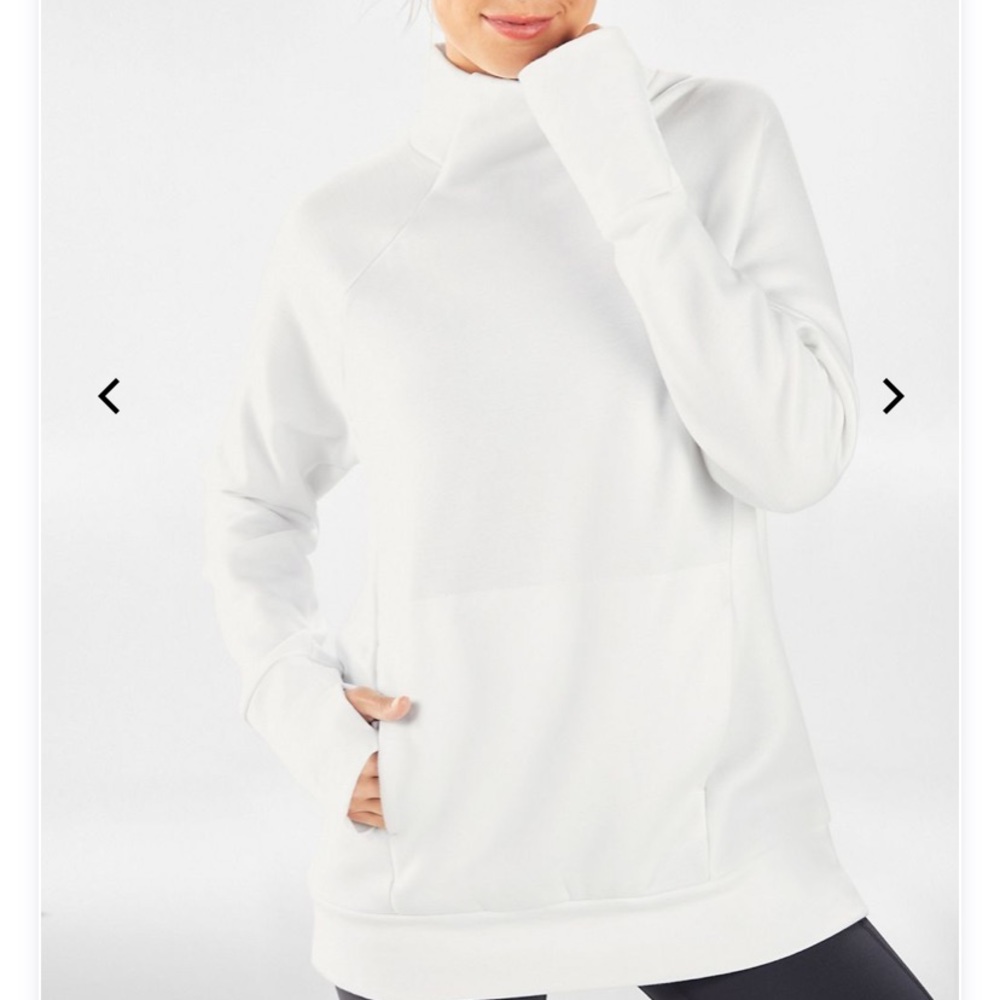 Cute white pull over sweatshirt size medium